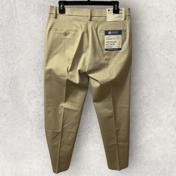 Men’s Haggar premium no iron khakis in Tan 32x30 cotton / polyester flat front - Picture 1 of 12